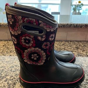 Kids sz5 women’s sz7 Bogs